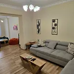 Old Soul, Modern Comfort تيرانا