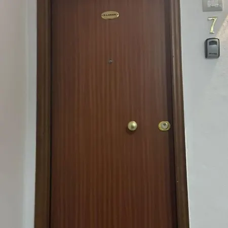 Old Soul, Modern Comfort Apartment